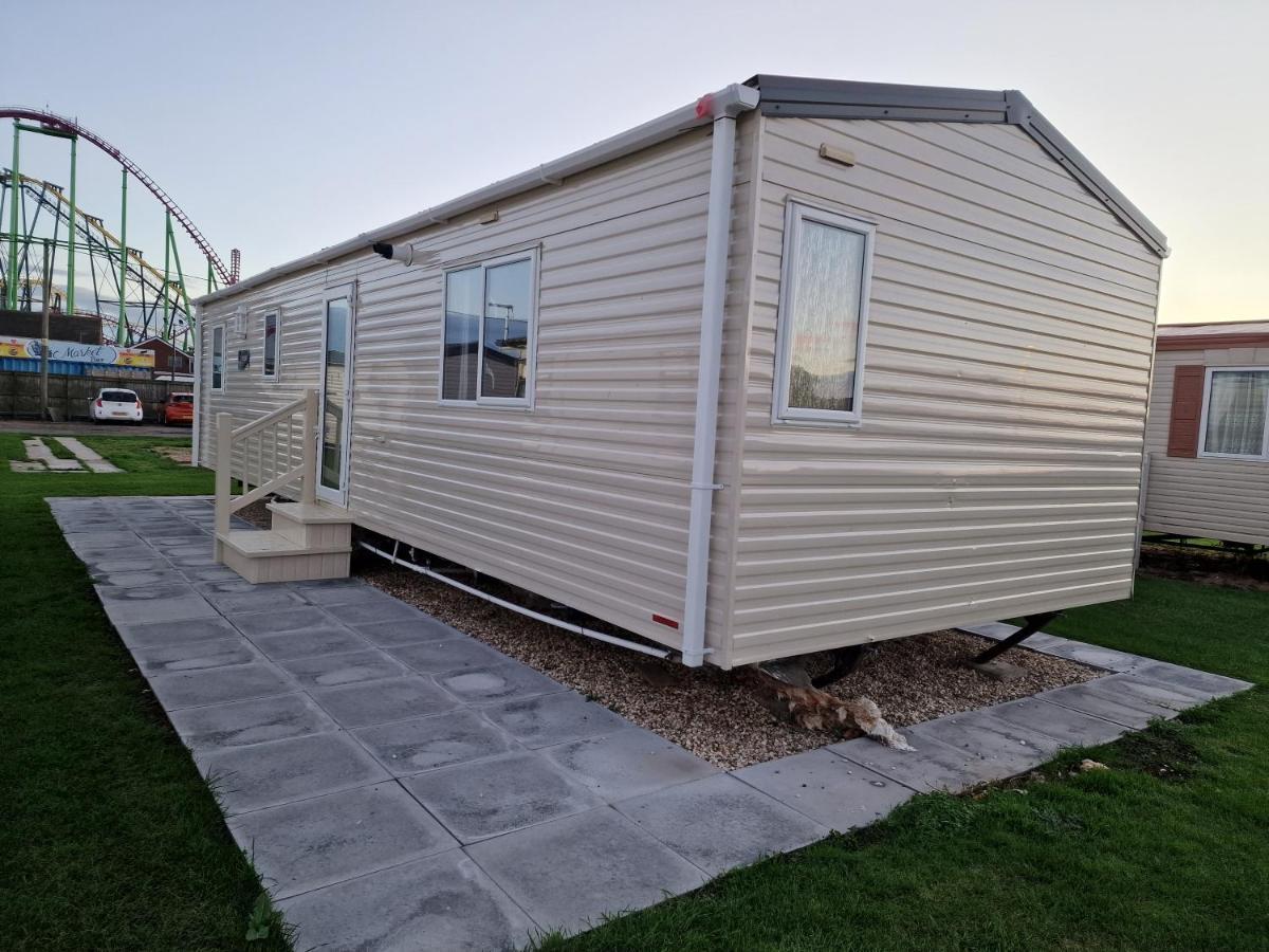B17 Sunnymede Caravan Park, Fantasy Island, Инголдмелс Экстерьер фото